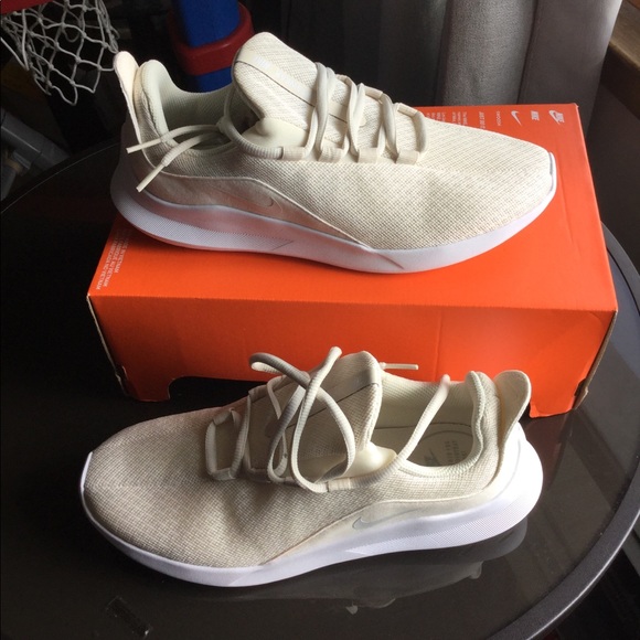 nike viale cream
